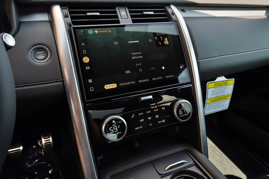New 2026 Carpathian Grey Land Rover Dynamic SE image 19