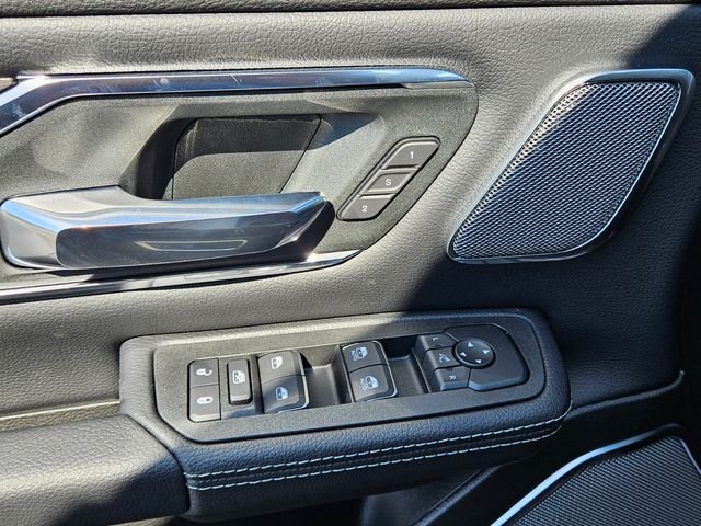 New 2026 Diamond Black Crystal Pearl-Coat Exterior Paint RAM Laramie image 32