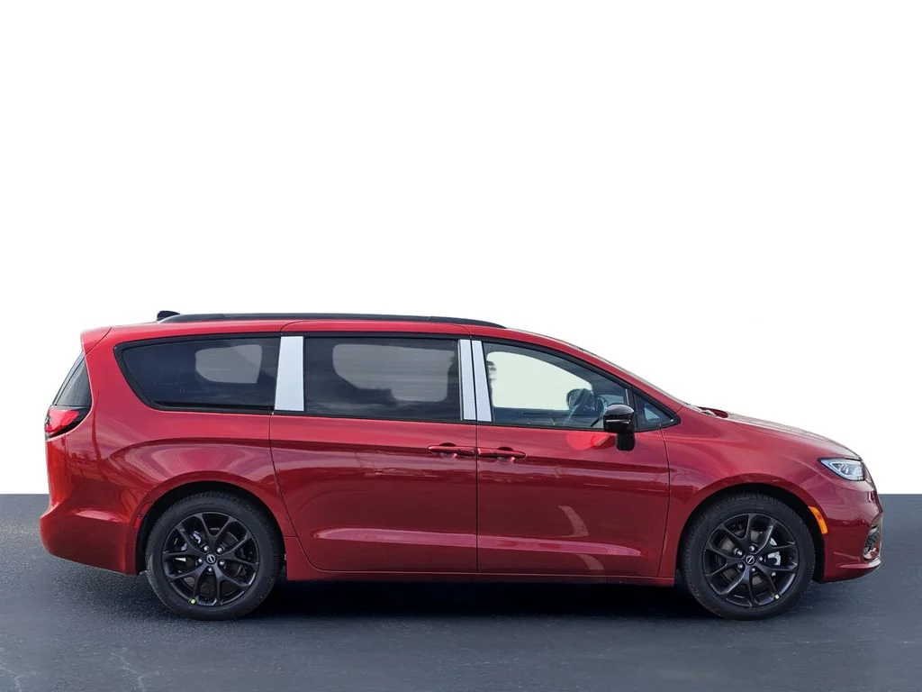 New 2026 Red Hot Pearl-Coat Exterior Paint Chrysler Select image 7