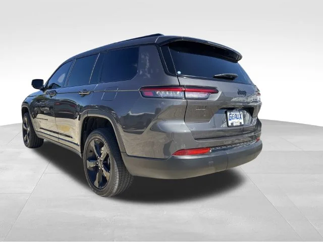 Used 2025 Gray Jeep Altitude X image 8