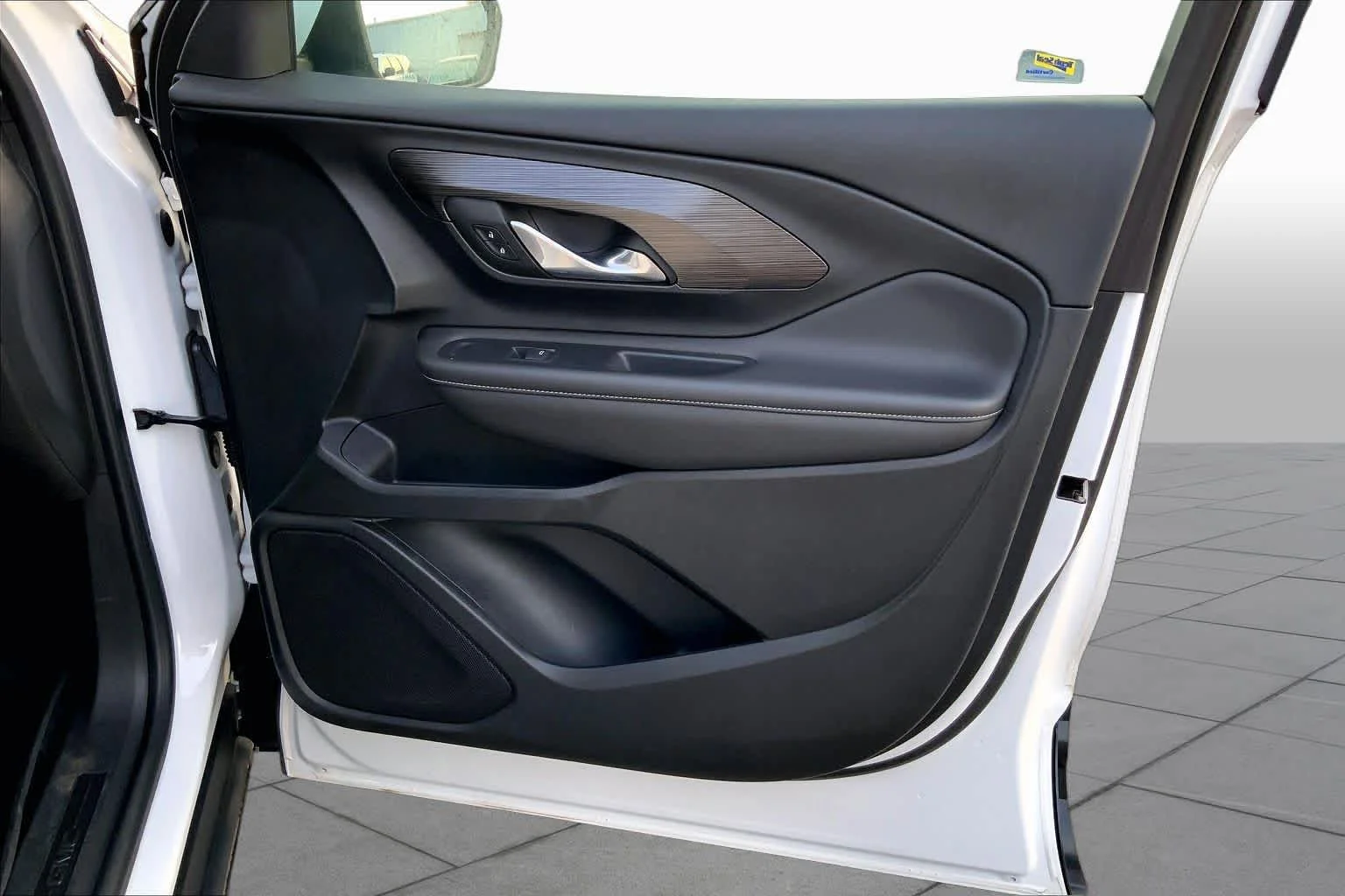 Used 2022 Summit White GMC SLE image 22