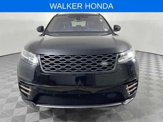 Used 2019 Black Land Rover SE R-Dynamic image 2