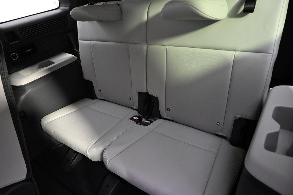 New 2026 Shimmering Silver Hyundai SEL image 22