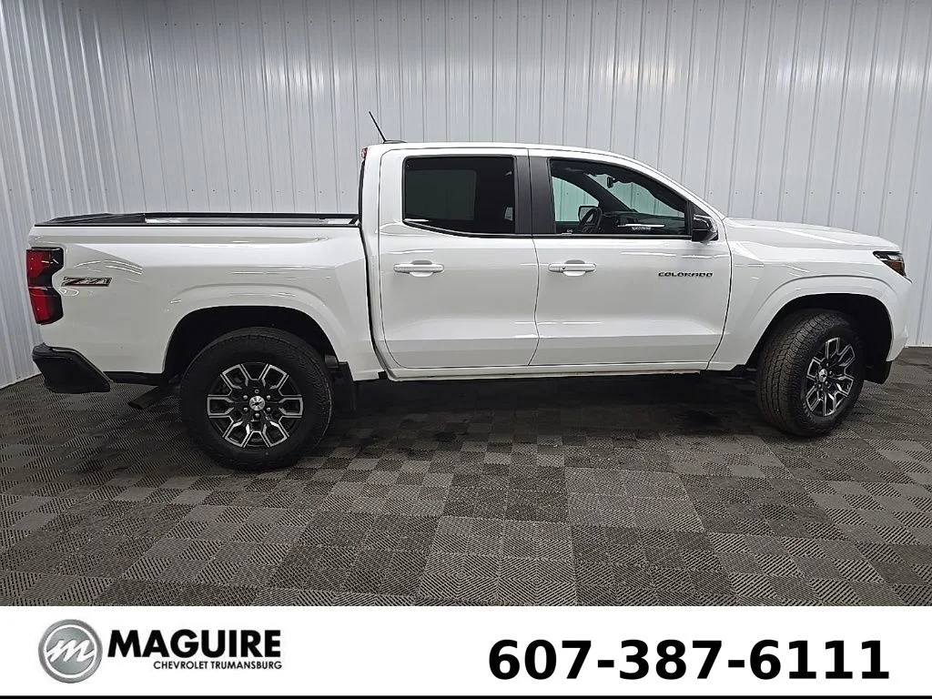 Used 2025 White Chevrolet Z71 image 2