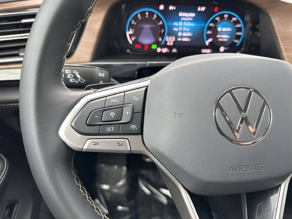 Used 2024  Volkswagen 2.0T SE w/Technology image 15