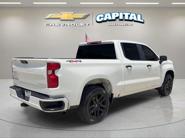 Used 2025 White Chevrolet Custom image 4