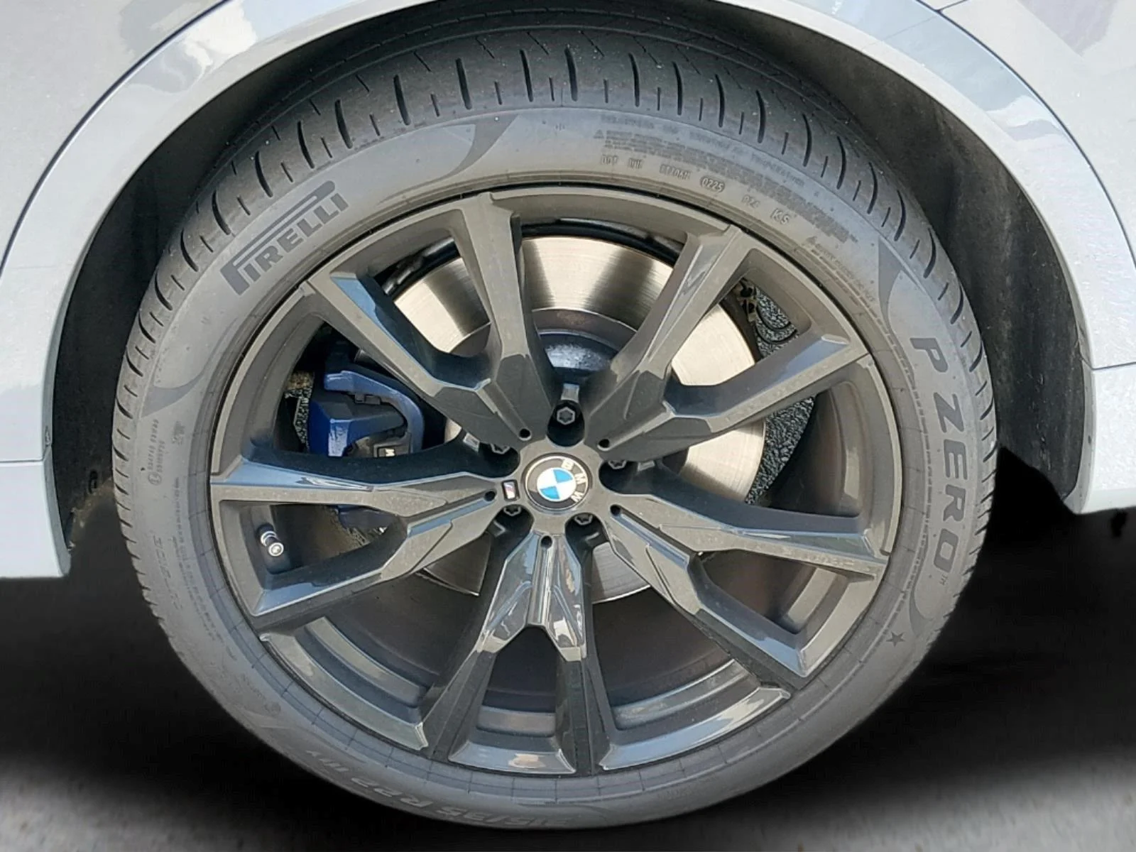 Used 2024 Brooklyn Grey Metallic BMW M60i image 18