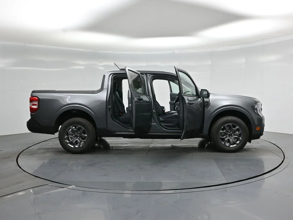 New 2026 Carbonized Gray Metallic Ford XLT image 4