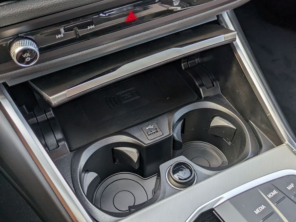 2025 BMW 3 Series 330i - Photo 24