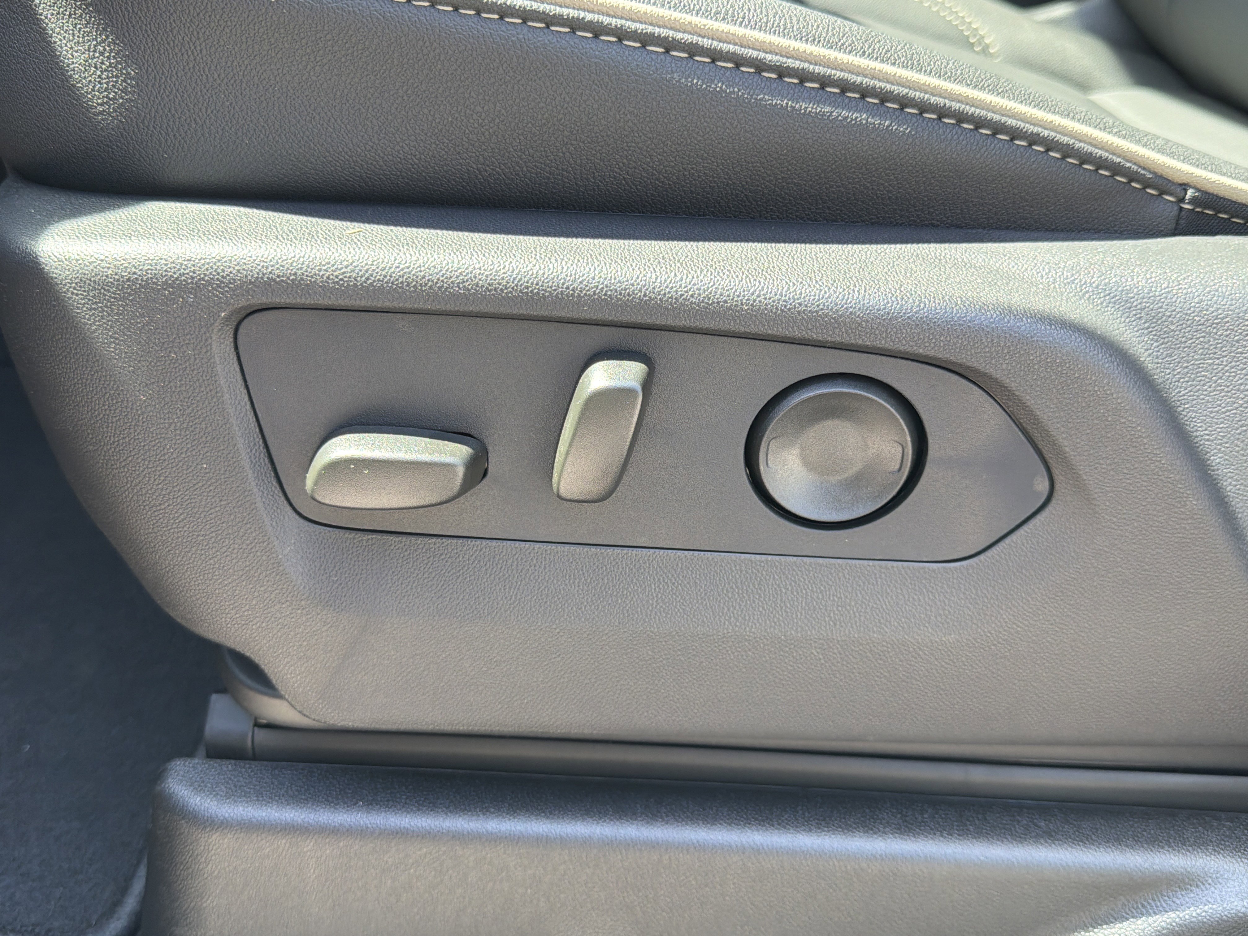 New 2026 Sterling Metallic GMC Elevation image 10