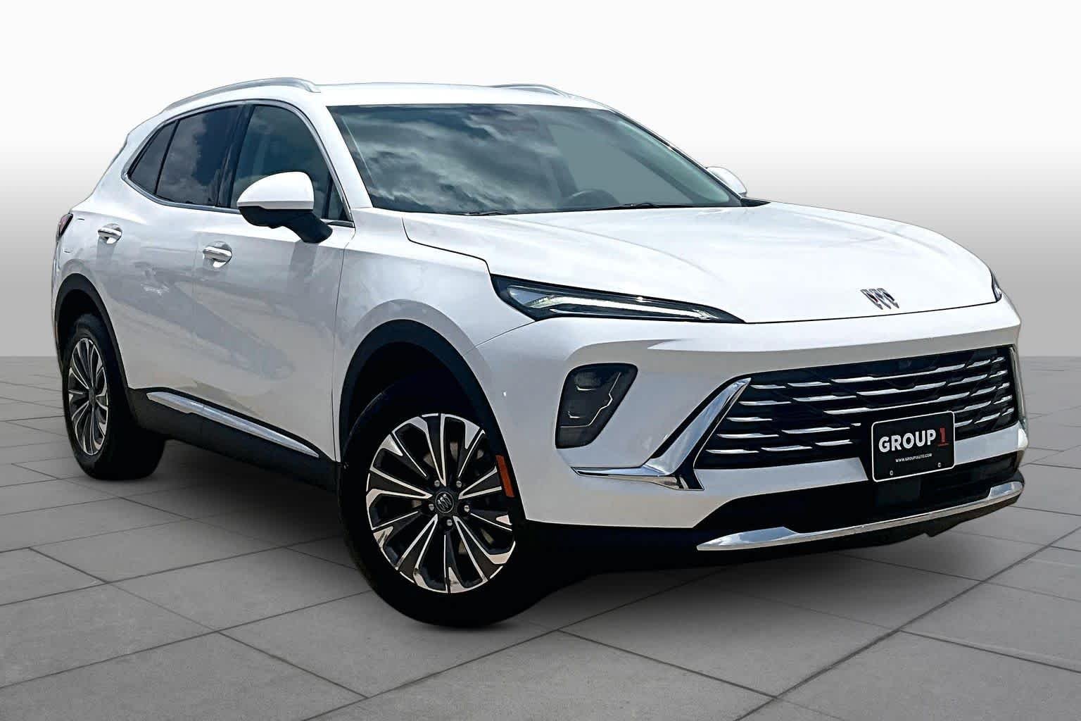 Used 2024 Summit White Buick Preferred image 3