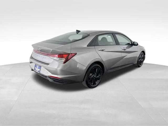 Used 2023 Silver Hyundai SEL image 5