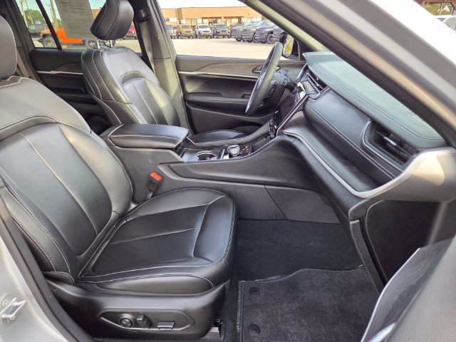 Used 2025 Silver Jeep Limited image 19