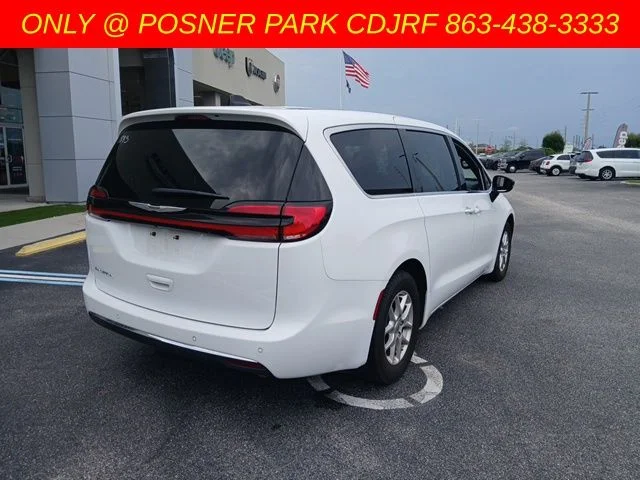 Used 2025 White Chrysler Select image 4