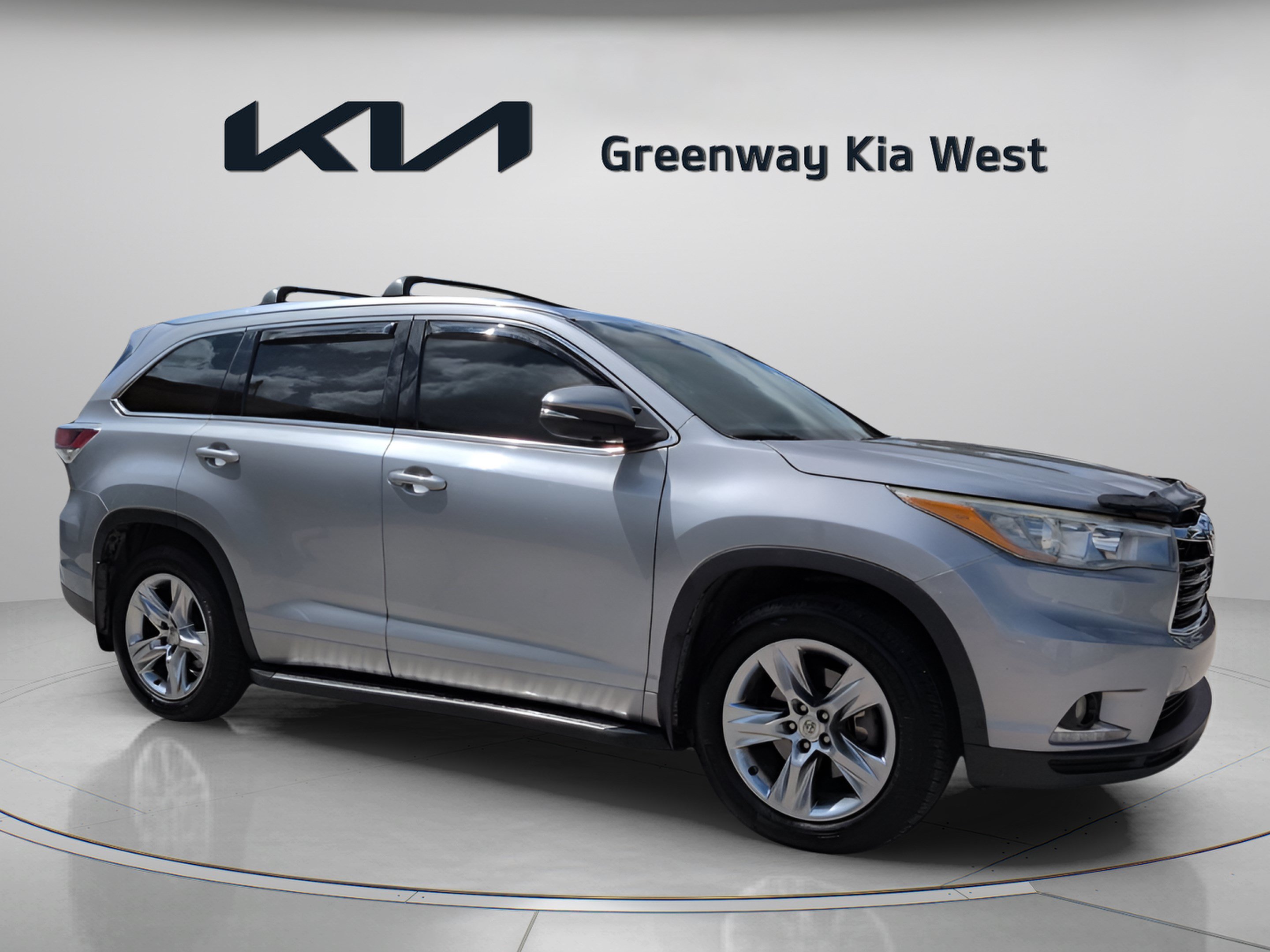 Used 2015 Silver Sky Metallic Toyota Limited image 1