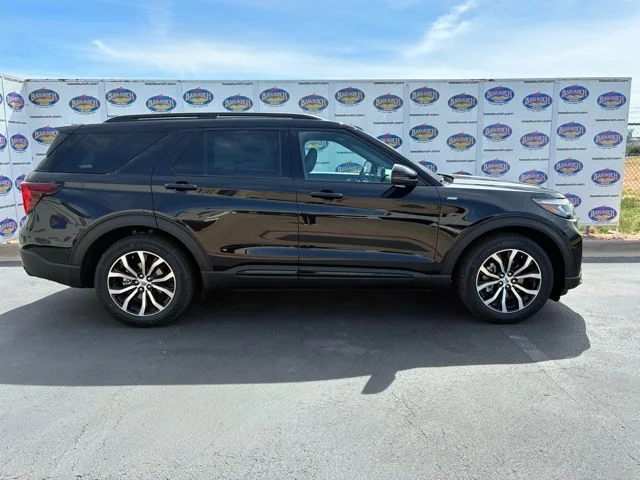2026 Ford Explorer ST-LINE RWD's photo