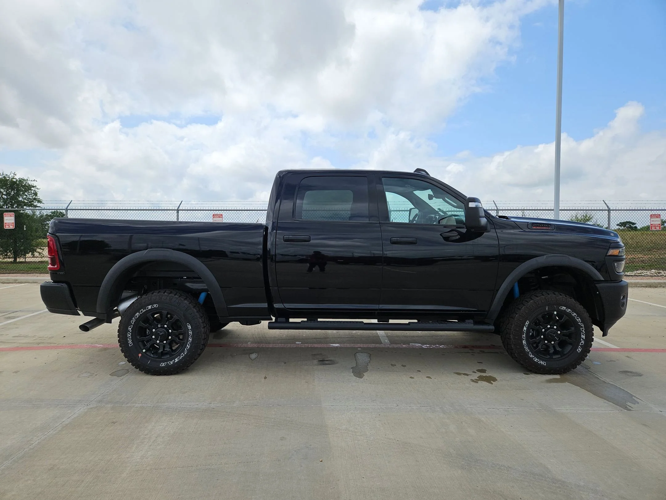 New 2026 Diamond Black Crystal Pearl-Coat Exterior Paint RAM Power Wagon Tradesman image 2
