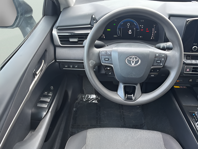 2025 Toyota Camry LE - Photo 18