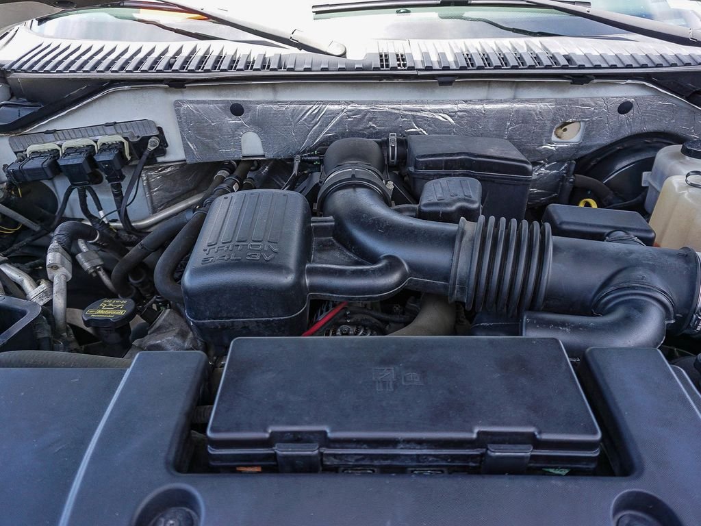 Used 2013 White Ford Limited image 25