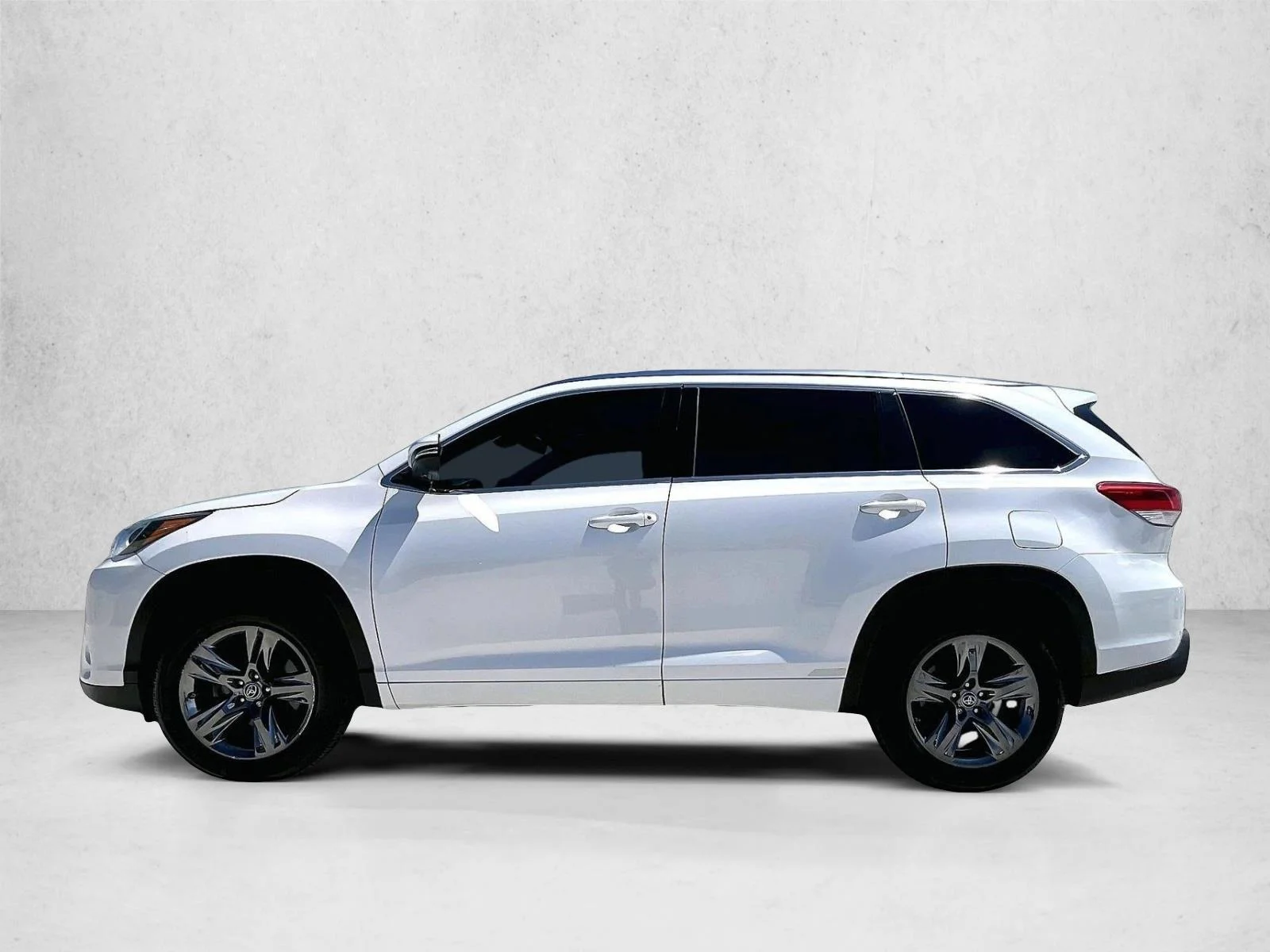 Used 2017 Blizzard Pearl Toyota Limited Platinum image 6