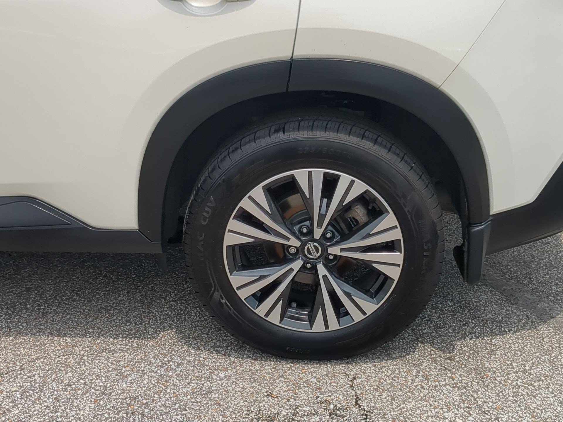 2021 Nissan Rogue SV - Photo 10