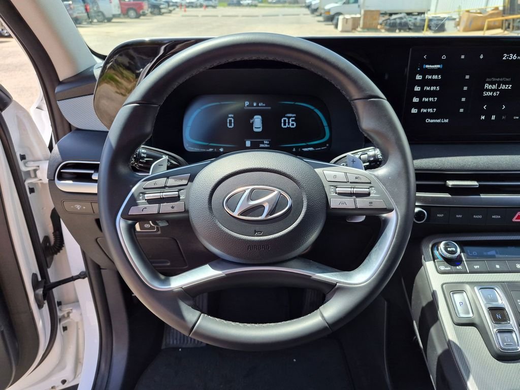 Used 2023 White Hyundai SEL image 14