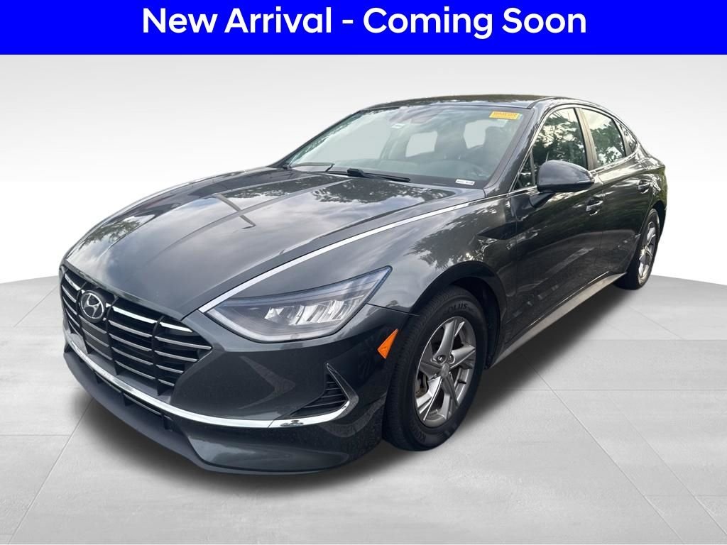 Certified Used 2022 Gray Hyundai SE image 1