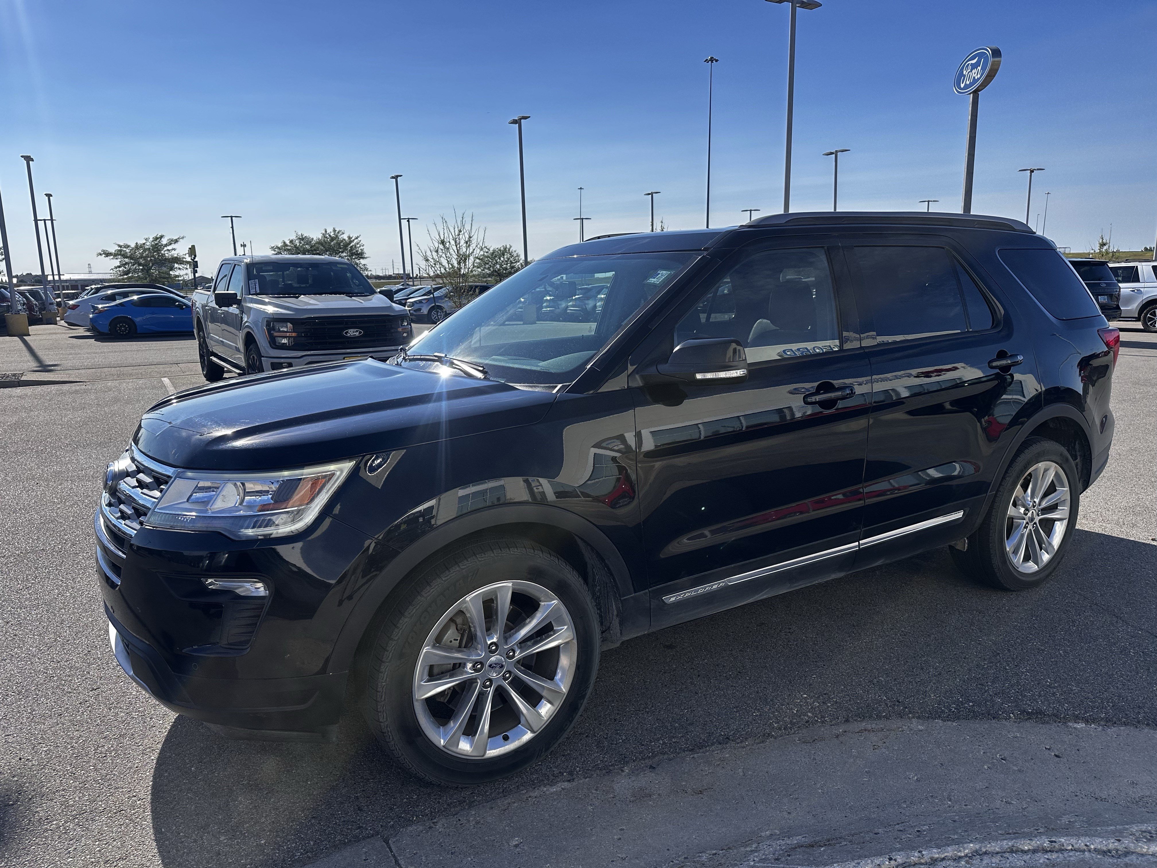 Used 2018 Shadow Black Ford XLT image 3