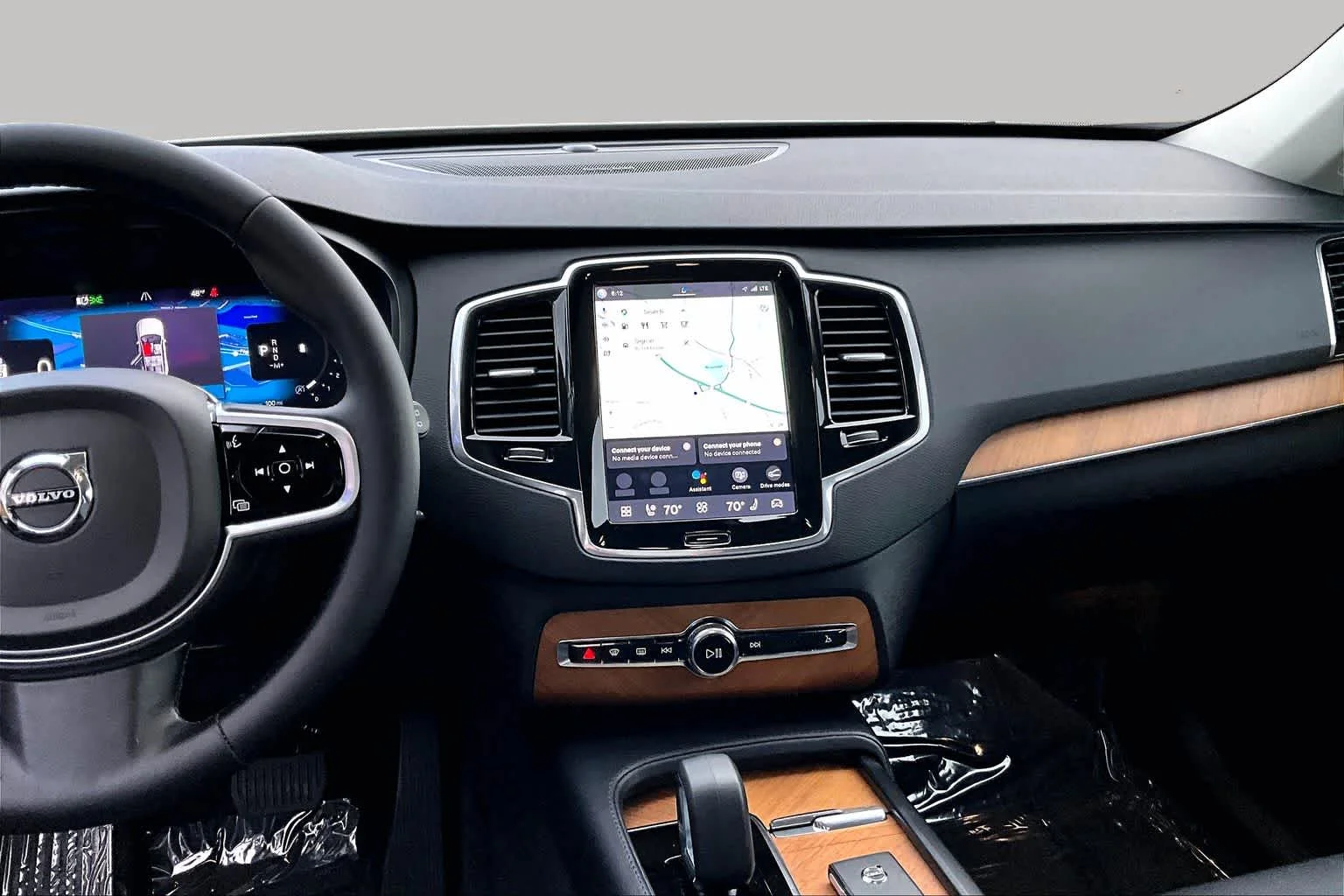 Certified Used 2023 Crystal White Volvo Plus image 7