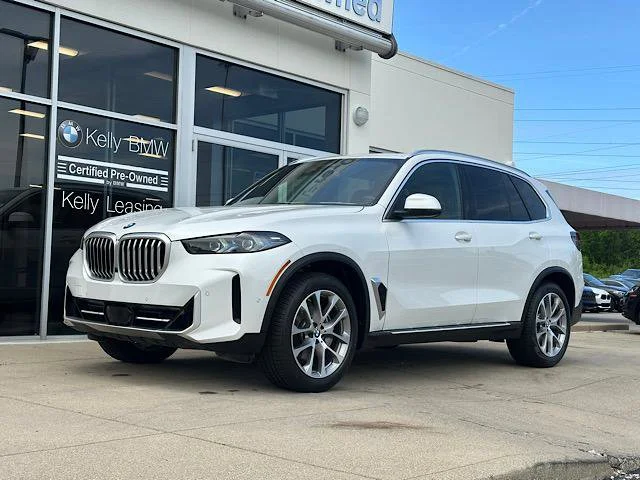Certified Used 2025 Mineral White Metallic BMW xDrive40i image 4
