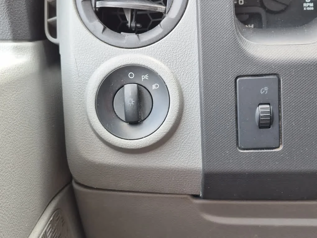 Used 2019 Oxford White Ford  image 11