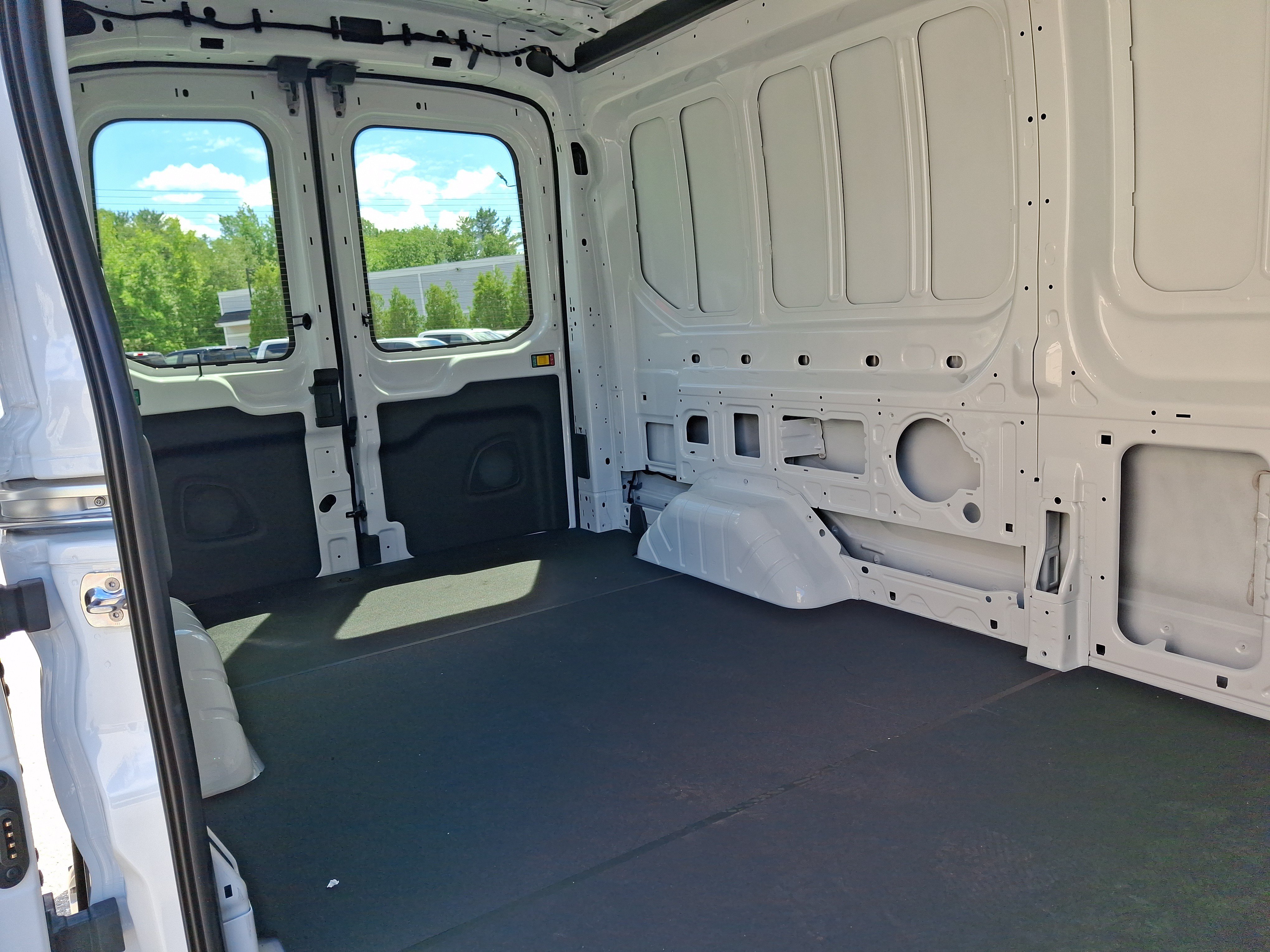 New 2026 Oxford White Ford Cargo Van image 17