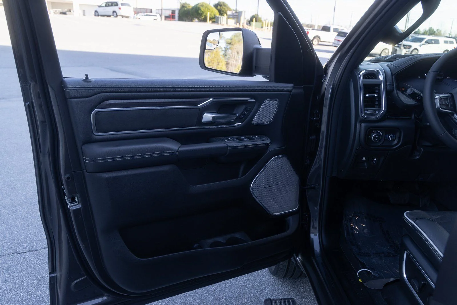 New 2026 Granite Crystal Metallic Clear-Coat Exterior Paint RAM Laramie image 17