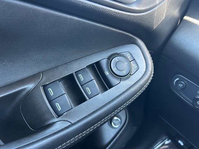 Used 2022 Rosewood Metallic Buick Select image 26