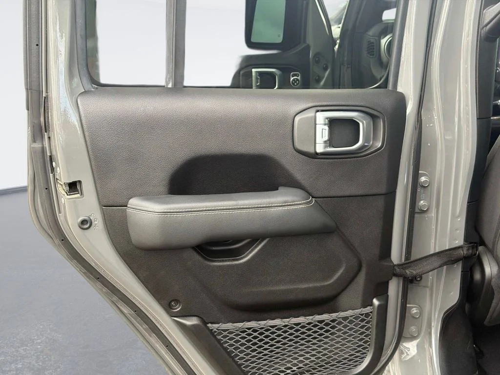 Used 2019 Gray Jeep Unlimited Sahara image 11
