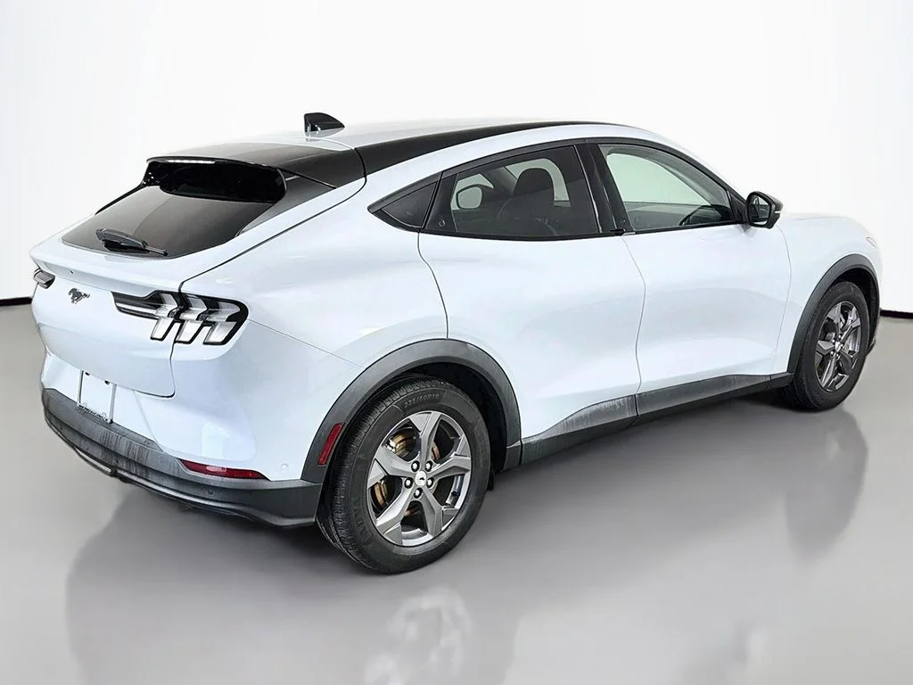 Used 2023 Space White Metallic Ford Select image 11