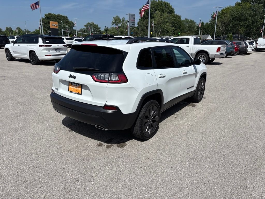 Certified Used 2021 White Jeep Latitude Lux image 5
