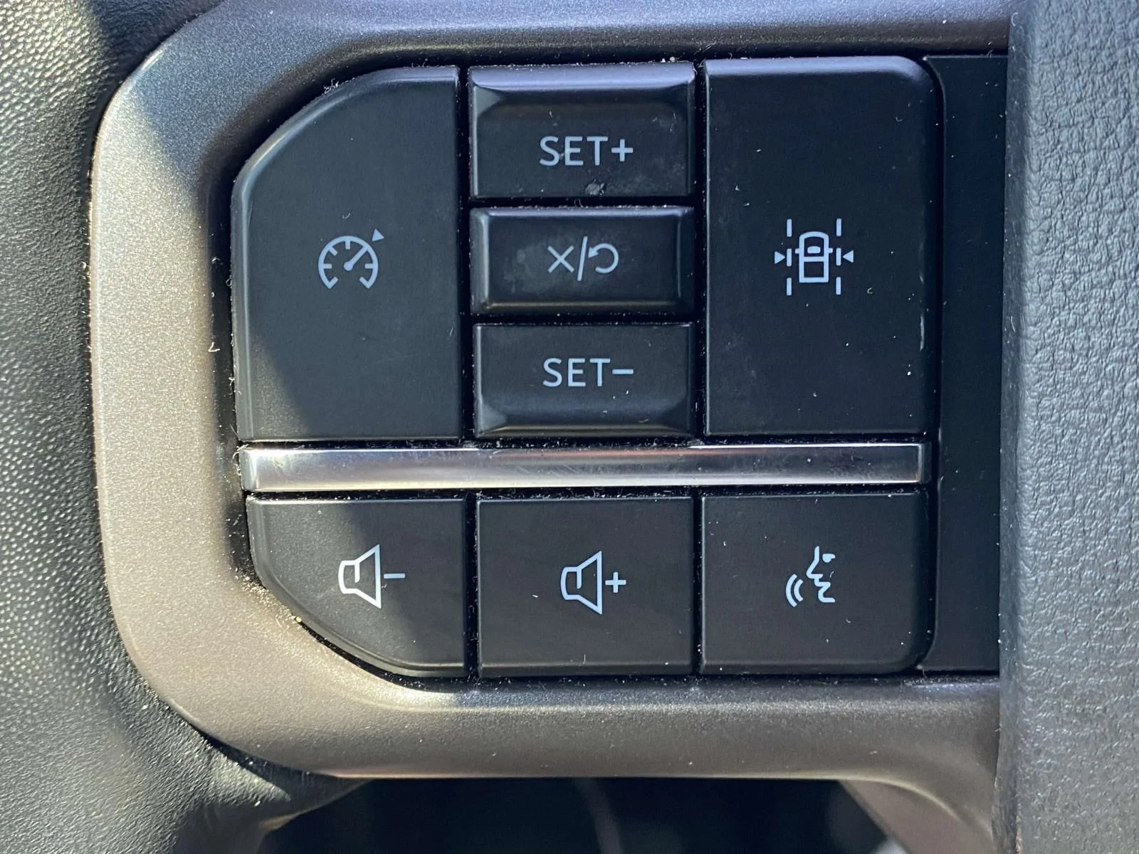 Used 2022 Silver Ford Lariat image 24