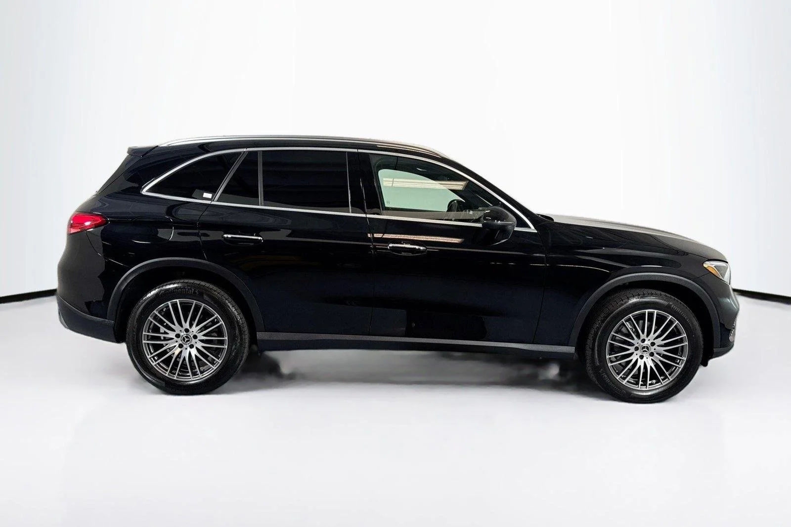 Used 2025 Black Mercedes-Benz GLC 300 image 4