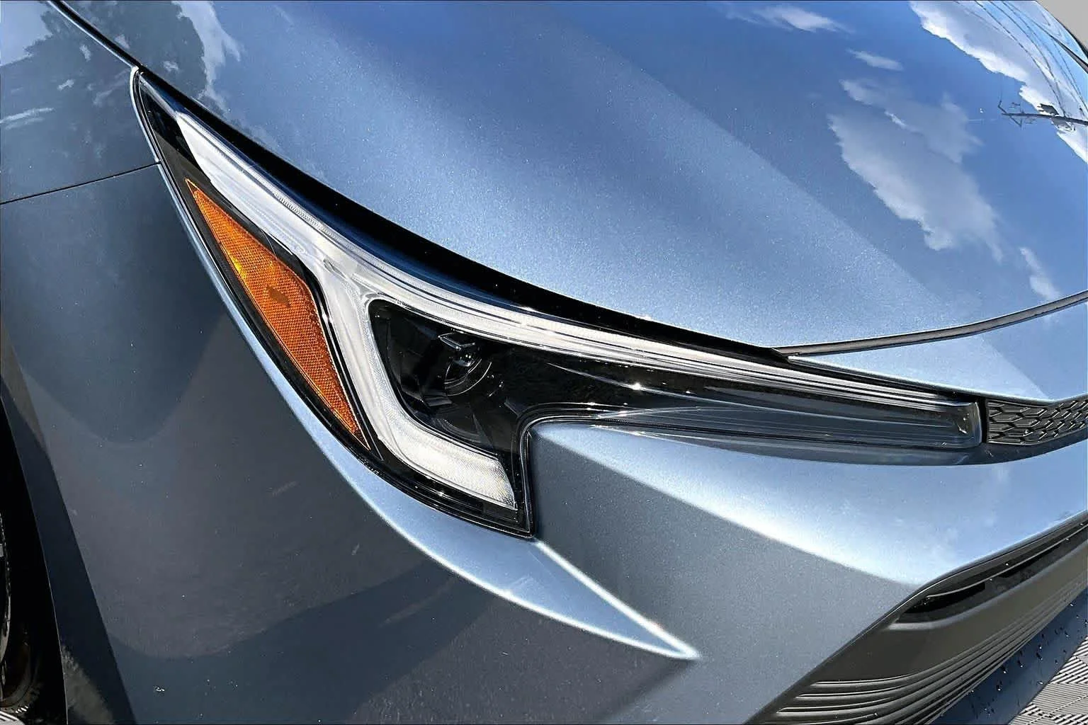 Used 2026 Celestite Toyota Hybrid LE image 28