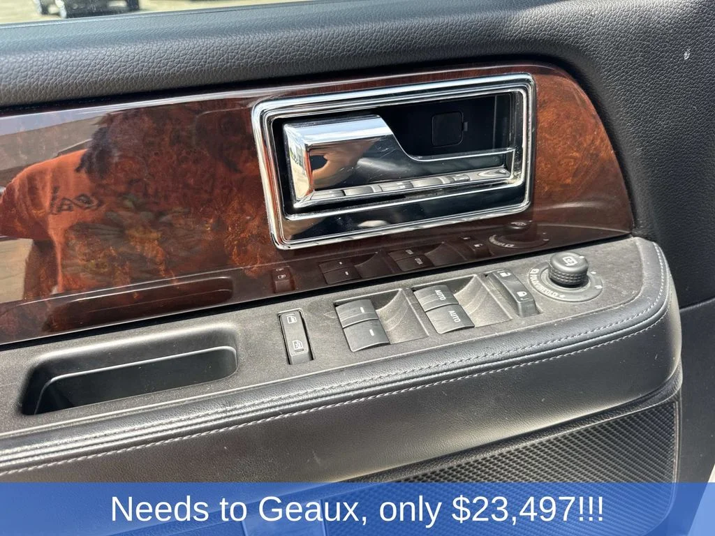 Used 2017 White Lincoln Select image 44