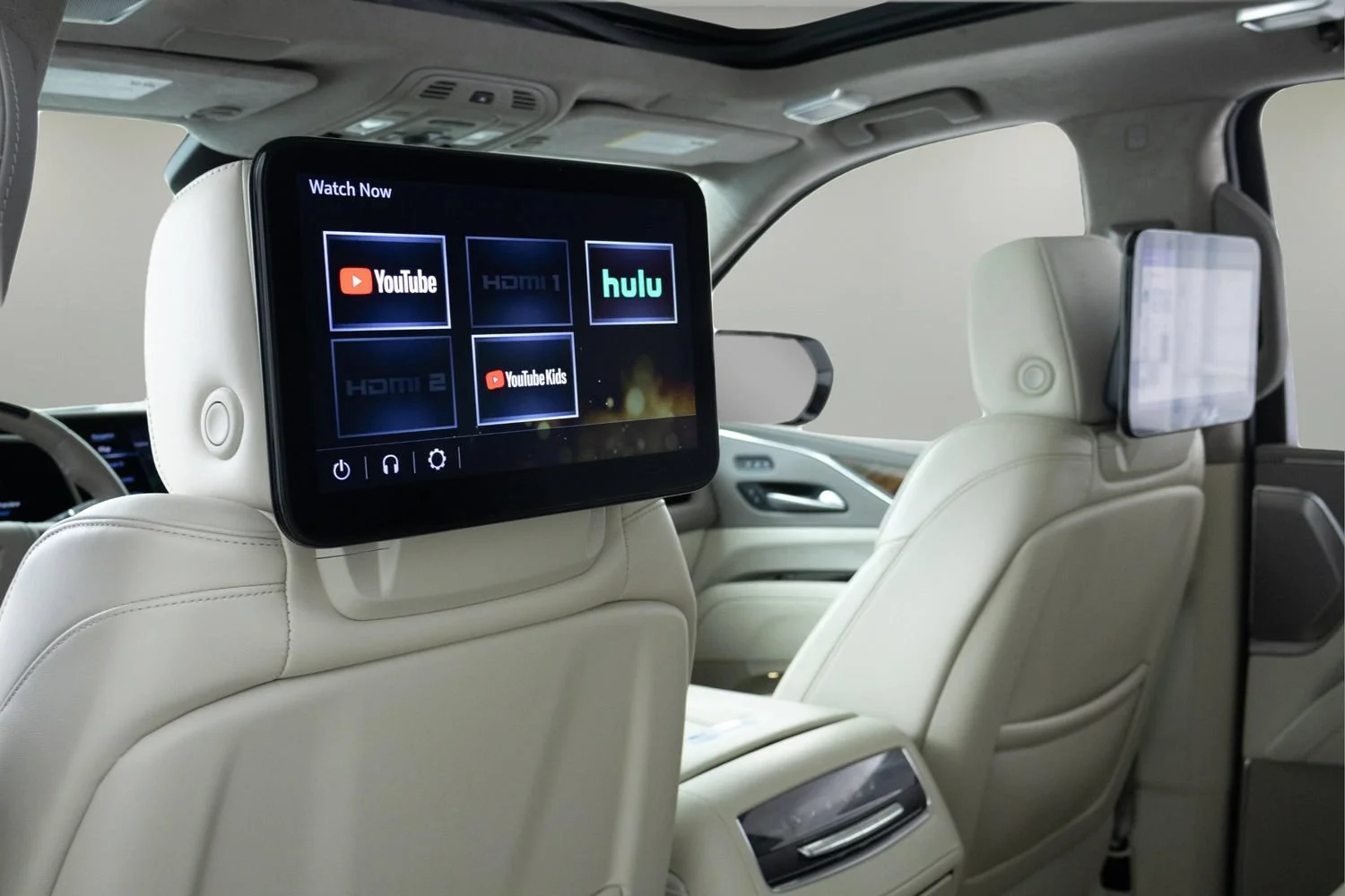 Used 2024 Crystal White Tricoat Cadillac Sport Platinum image 30