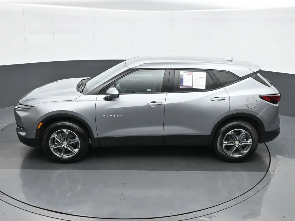Used 2025 Gray Chevrolet LT image 18