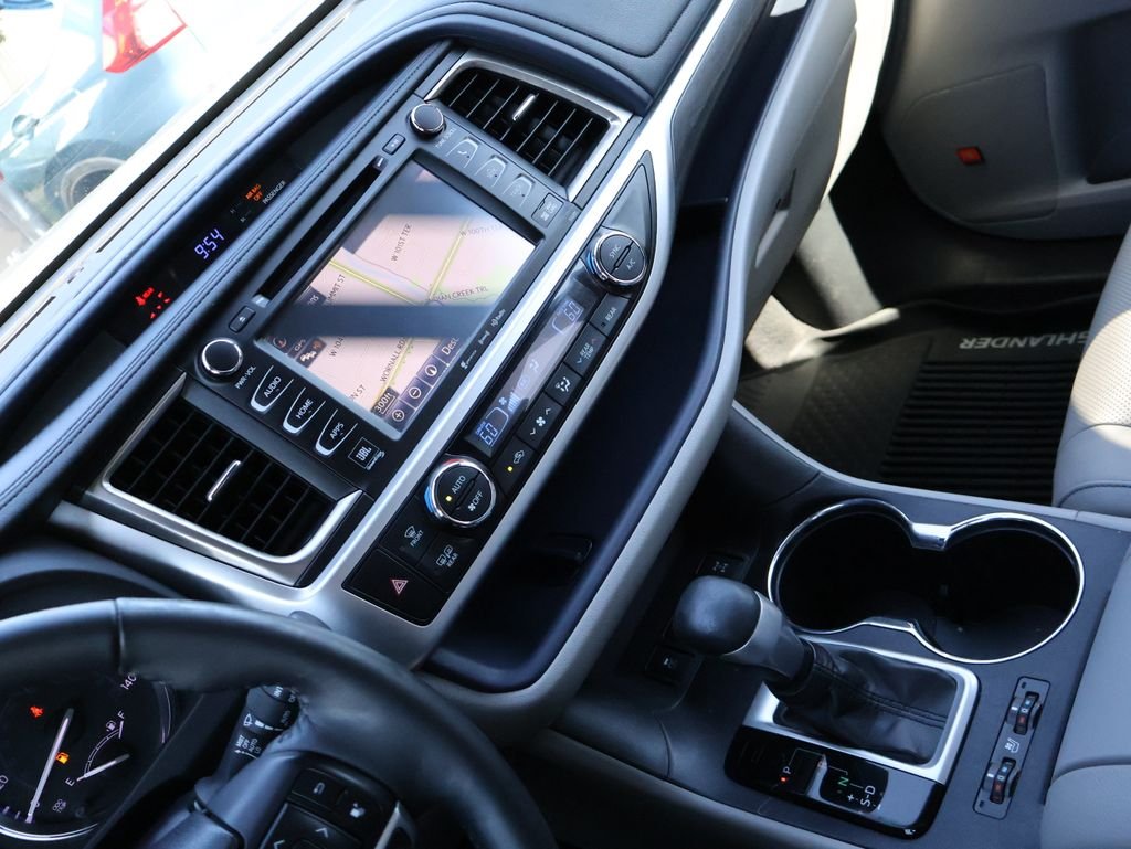 Used 2018 Silver Toyota Limited Platinum image 19