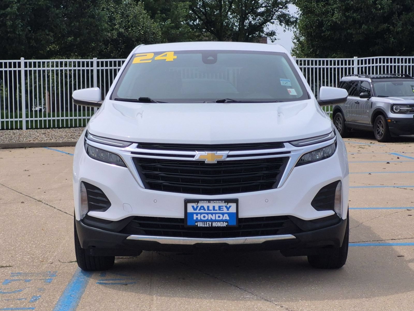 Used 2024 Summit White Chevrolet LT image 3