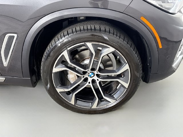 Used 2023 Dark Graphite Metallic BMW sDrive40i image 28
