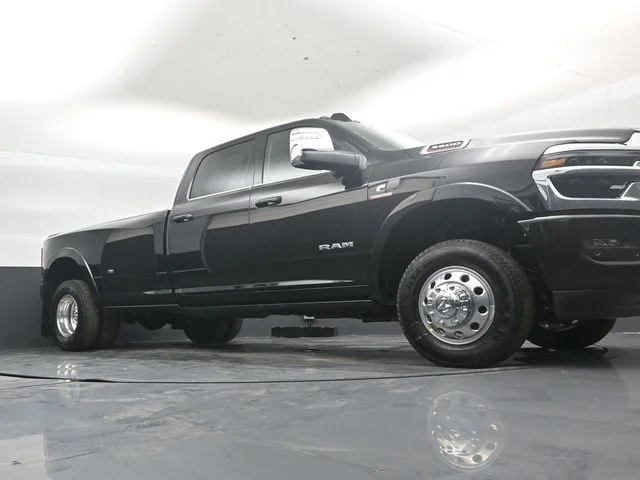 New 2026 Diamond Black Crystal Pearl-Coat Exterior Paint RAM Limited image 39