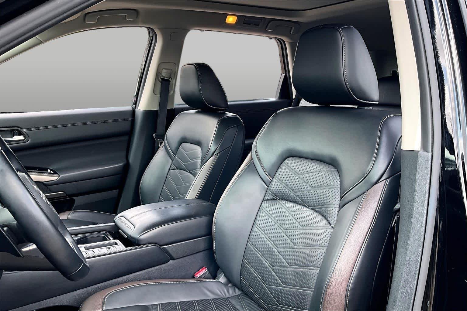 Certified Pre-Owned 2025 Nissan Pathfinder Platinum