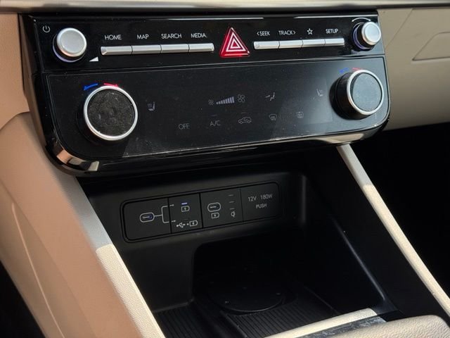 Used 2025 White Hyundai SEL image 29
