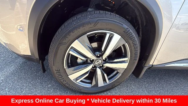 Certified Used 2021 Gold Nissan Platinum image 9